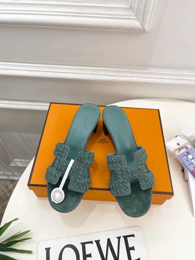 爱玛仕 25 2025春夏新品 顶级版本经典H型Oran粗跟拖鞋系列 鞋面：原版特定牛皮 内里：进口混种羊皮 大底：原版意大利真皮大底 跟高：平底 5Cm 鞋码