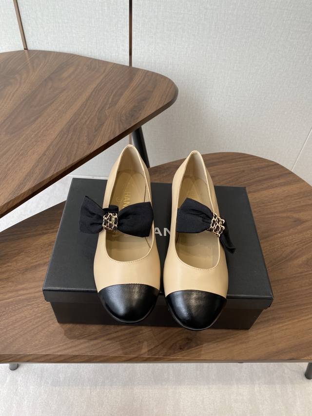 Chanel 香奈儿 25Ss 春夏秀款 玛丽珍 蝴蝶结单鞋 第一眼看上就被种草了根据天气变化自由穿搭！套上袜套春夏秒变可爱单鞋！秒变魔法公主 鞋面采用进口羊皮