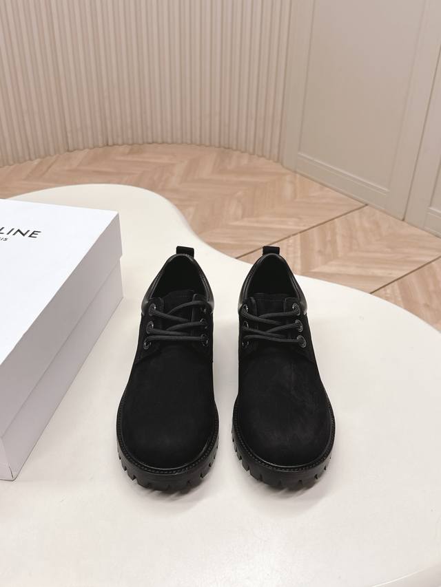 高版 出 Celine 经典 休闲大黄鞋 复古圆头 又帅又酷 复古做旧 鞋面采用进口牛反绒，质感超级奈斯，内里牛皮，原版一比一开模大底！上脚非常舒适 大头的设计