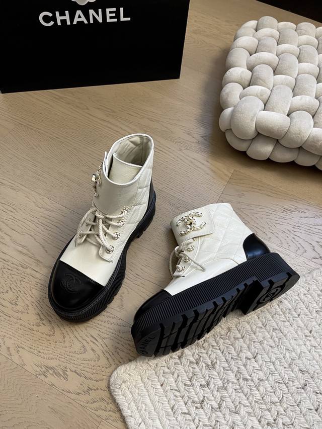 Chanel 25K新款厚底短靴！ 顶级版本！抢先发售 面料羊皮 内里羊皮 原版防滑大底 码数：35-40 40定制不退不换