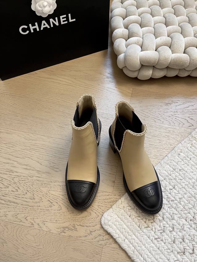 Chanel 25K 新款粗跟短靴！ 顶级版本！抢先发售 鞋面定制原版小羊皮 非常柔软舒适不紧绷 内里进口羊皮 超细腻脚感舒适度百分百 意大利真皮大底 Size