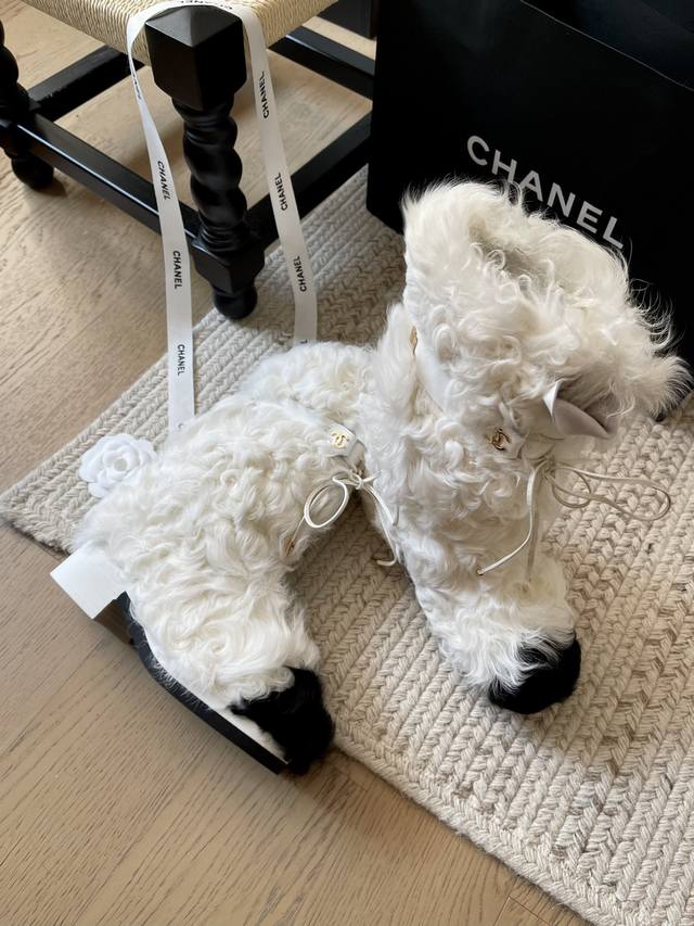Chanel 经典Coco系列雪地羊毛靴！ 重工高定系列！顶级版本 鞋面采用进口皮草定制羊毛！非普通羊毛 羊皮内里 原版定制五金扣 原版大底 码数：35-41