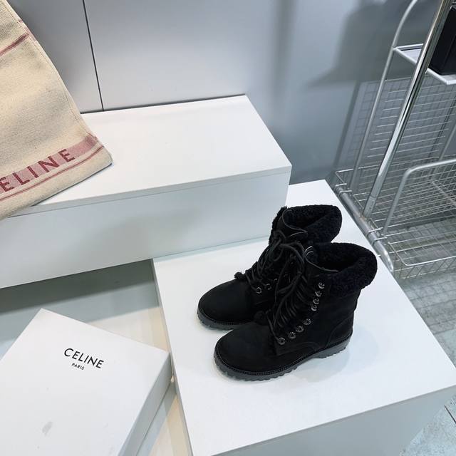 高品质出厂毛里女 ！男 ！ 顶级品质情侣款 Celine赛琳25Ss秋冬新款情侣款马丁大黄靴系列经典马丁靴厚底系带毛里雪地靴！经典不过时 经典再现 缠绕鞋带勾勒