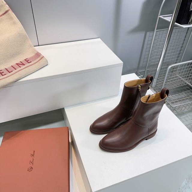 高品质出厂 ！顶级品质Loro Piana25秋冬新款Lp简易侧拉链短靴裸鞋！意大利顶级奢侈品牌，以羊绒起家， 来自意大利的它追求质量和手工，融创新技术与意大利