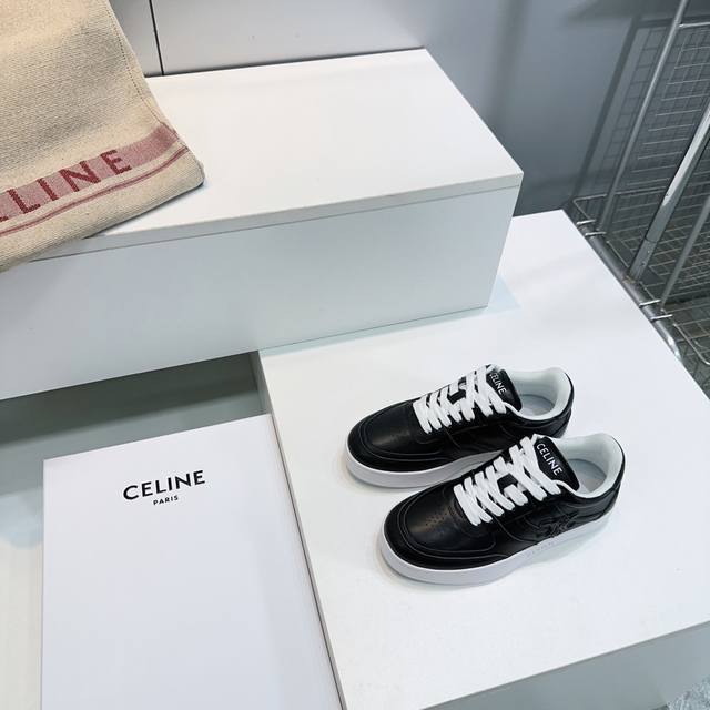 高品质出厂平底 ！顶级品质升级版本！Celine赛琳25秋冬新品休闲小白鞋！最火休闲鞋单品之一！刘雯 杨幂 Lisa同款，华丽又实用，本身的质感符合休闲华丽这个