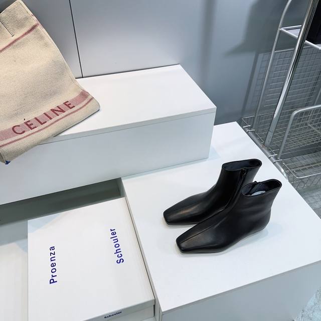 高品质出厂 ！小众潮牌Proenza Schouler 25Ss 秋冬Ps新品时尚裸靴平跟方头侧拉链短靴！ 被Ps这组短靴拿捏了！麂皮质感高级又软糯，独特鞋型自