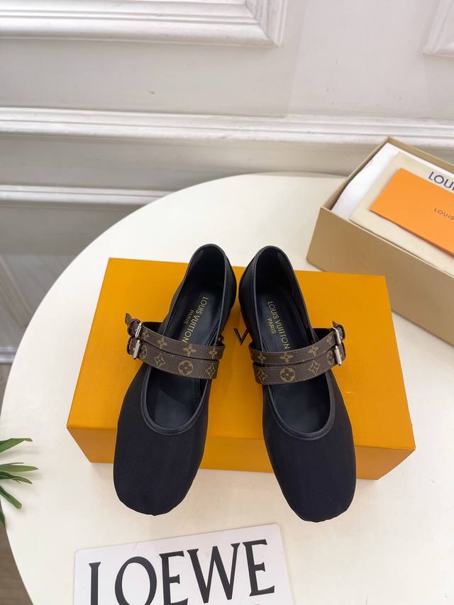 Lv 路易威登 25 2025早春新款 顶级版本原版一致 专柜主打最新款 经典老花双扣带玛丽珍芭蕾鞋 Bs代购级别！高级感十足！国内外博主刷爆的一款，复古又时髦