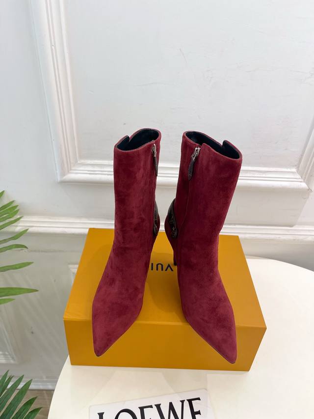 Lv 路易威登 25 2025秋冬新品 顶级版本 专柜主打最新款 Legacy 及踝靴尖头高跟短靴 硬货上新 Bs代购级别！高级感十足！国内外博主刷爆的一款，复