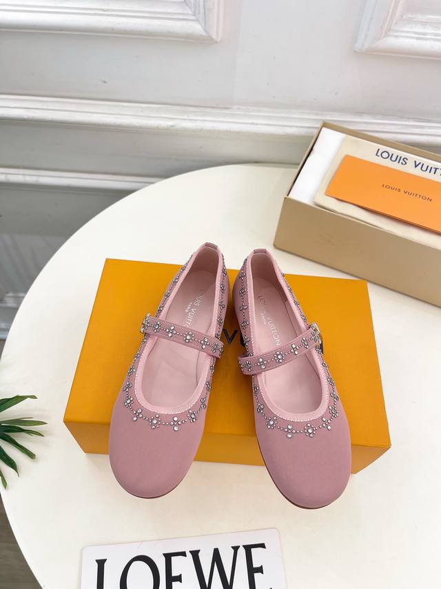 Lv 路易威登 25 2025早春新款 顶级版本原版一致 专柜主打最新款 Romy 水钻饰钉玛丽珍芭蕾鞋 硬货上新 Bs代购级别！高级感十足！国内外博主刷爆的一
