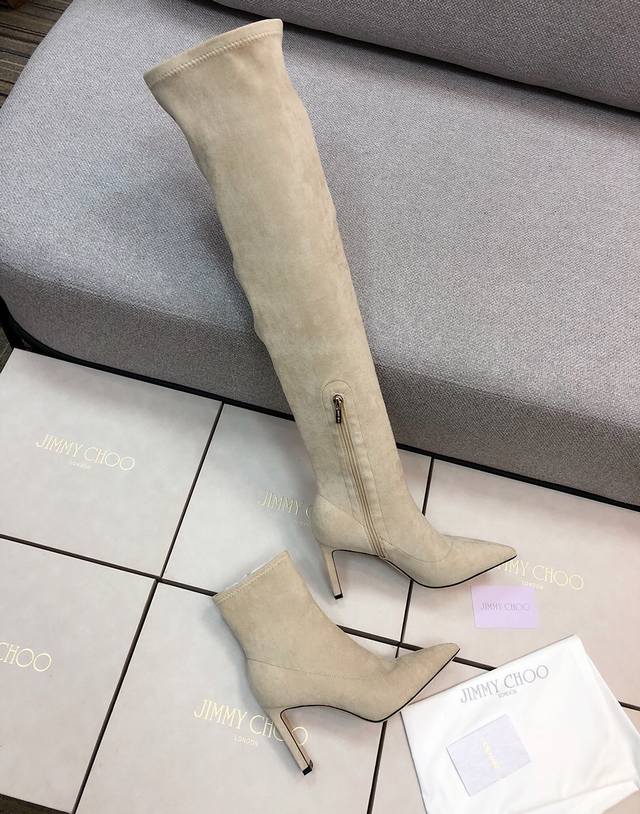 Jimmy Ch*Oo Jc吉米周经典过膝长靴 全新升级版 面料：进口羊猄弹力绒 内里：靴筒原版定制高密度贴合真丝弹力莱卡 垫脚：羊皮 大底：原版意大利真皮底