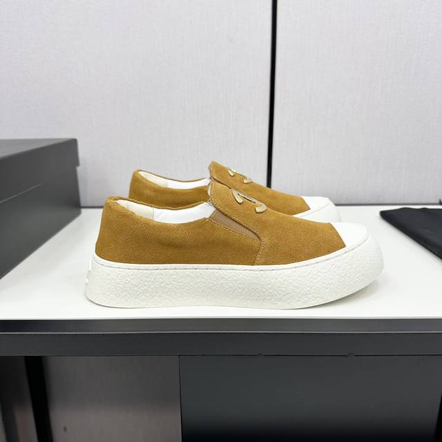 Chane小香厚底熊猫板鞋运动鞋 香奈儿2025Ss火爆熊猫鞋配色厚底休闲运动鞋板鞋 专柜同步 专柜非常火爆 非常难买的一款鞋 全网最火的厚底熊猫鞋 可想而知小