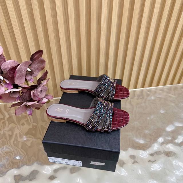 2025 Ss Gina 吉娜 最新款钻面高跟凉拖 时尚凉鞋，原版开发设计 市场最高版本纯手工钻拖 经典之最，真正的手工钻石 连针线走线数量都和原版一样， 大师