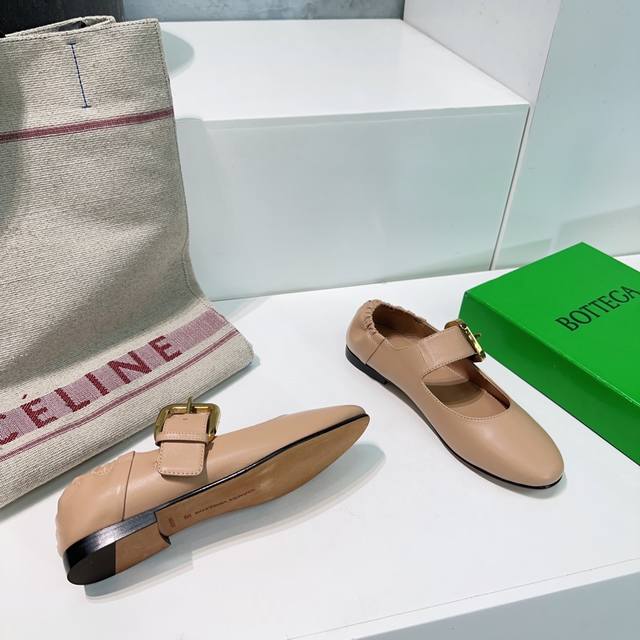 高品质出厂 ！顶级品质Bottega Veneta 224 春夏新款玛丽珍平底单鞋 Bv Sharp Chain Pump 黑色全真皮 后跟 家族元素 编织系列