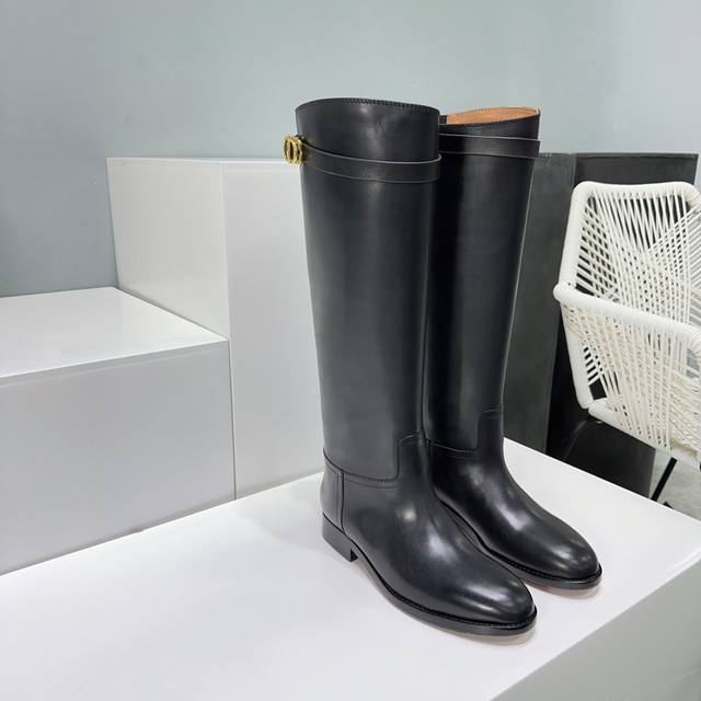 高品质出厂 ！顶级品质！Dior 迪奥25Ss秋冬新款经典Cd扣带高筒骑士靴长靴！原版套楦开模，独家定制原版超细腻头层小牛皮，进口皮胚柔韧厚实，肤感超棒！整体哑