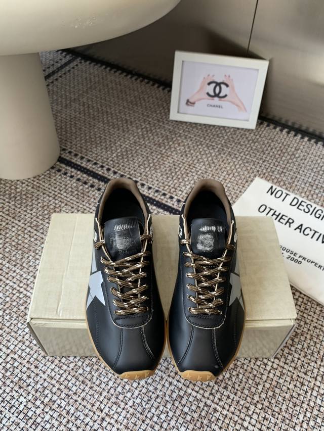 男码50Ggdb新款情侣休闲鞋 顶级版本 专柜限量款 原版一比一开发 所有细节和原版一样 顶级品质出货 经典的延续 百搭神器 个性涂鸦 Size：35-44