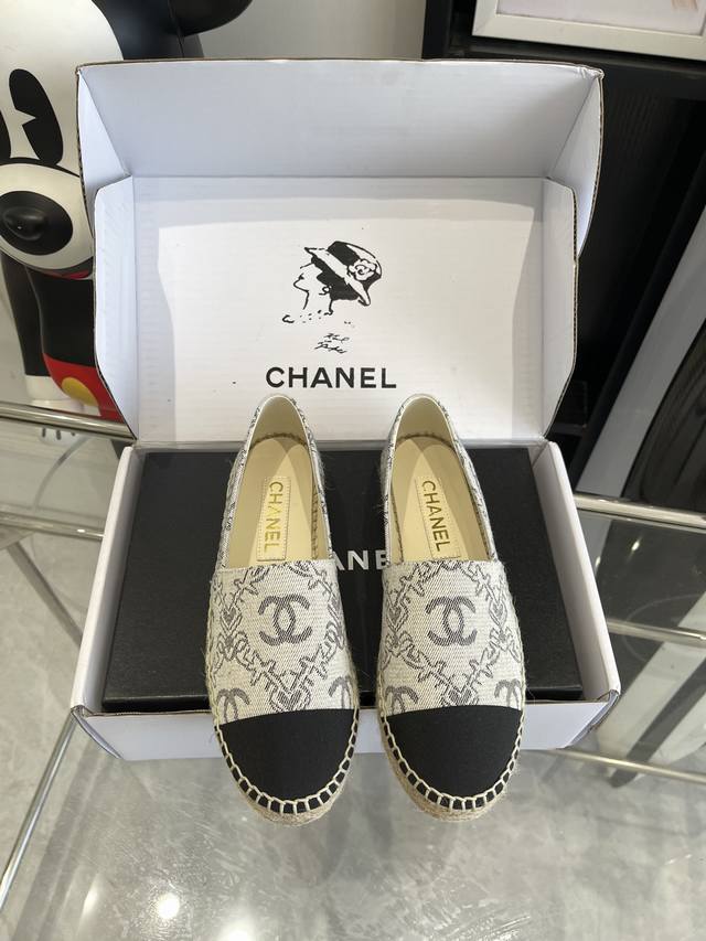 70Sschane 早春新配色 渔夫鞋 认准我家代购外包装全网颜色最齐 版本最高 香奈儿渔夫鞋专柜最新包装外盒码：35-40。 34、41、42订做