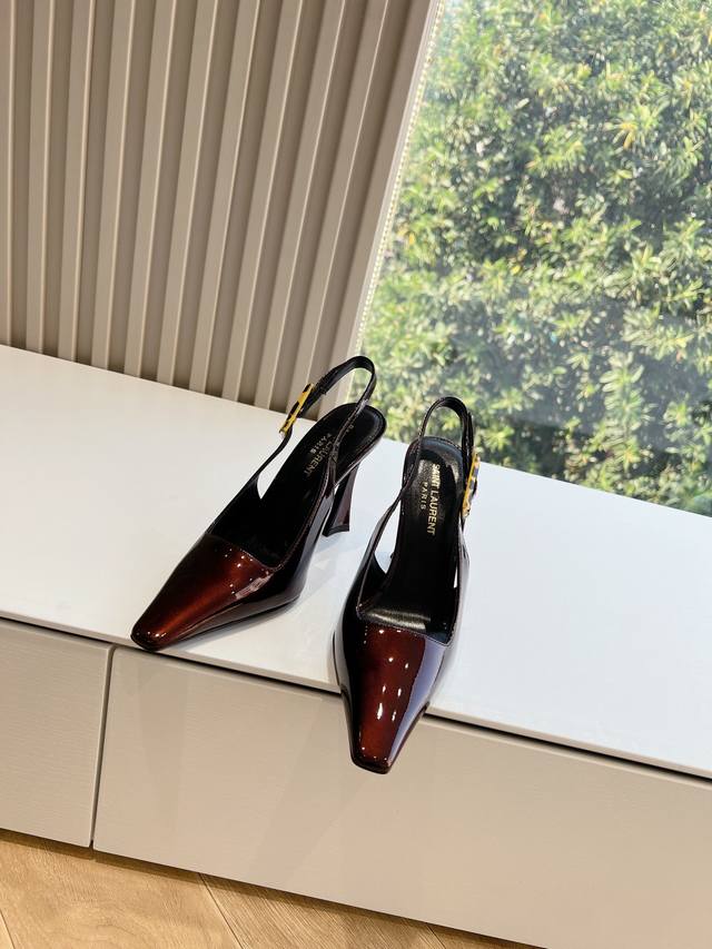 G085顶级品质Saint Laurent 圣罗兰Lee金属钻链条高跟鞋 Ysl姐姐的美丽尤物高跟鞋 又是人间圣罗兰 Rose同款的小方头 高跟鞋化很好修饰脚型