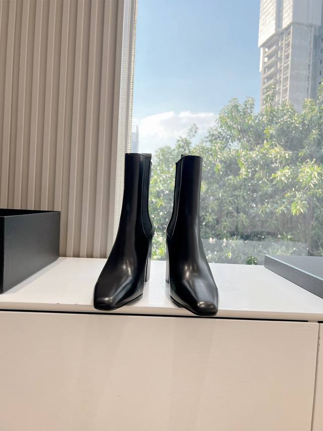 G013顶级品质Alexander Wang亚力山大王 切尔西短靴裸靴高跟姐姐的美丽尤物高跟鞋 又是人间圣罗兰 Rose同款的小方头 高跟鞋化很好修饰脚型，高跟