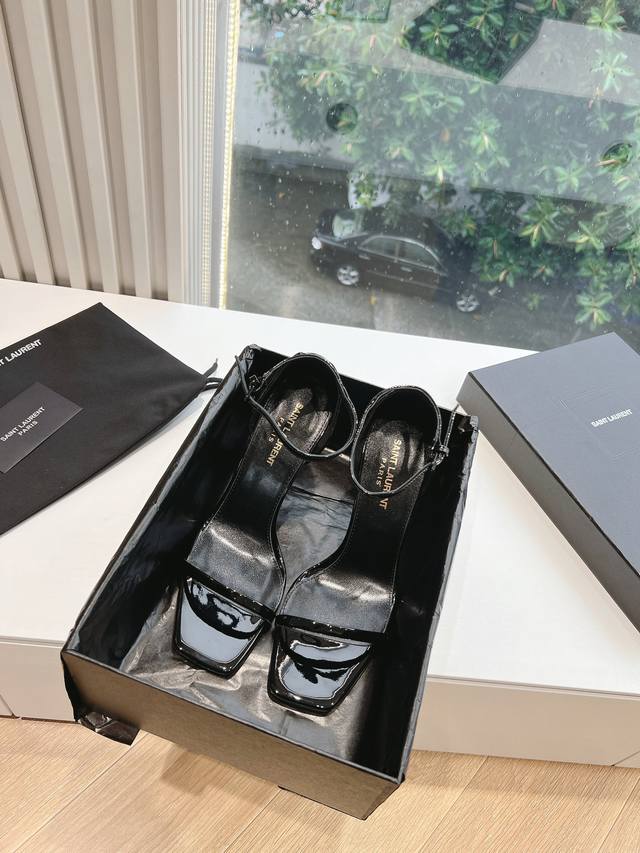 G085顶级品质Saint Laurent 圣罗兰Lee金属钻链条高跟鞋 Ysl姐姐的美丽尤物高跟鞋 又是人间圣罗兰 Rose同款的小方头 高跟鞋化很好修饰脚型