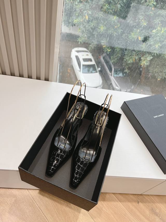 G085顶级品质Saint Laurent 圣罗兰Lee金属钻链条高跟鞋 Ysl姐姐的美丽尤物高跟鞋 又是人间圣罗兰 Rose同款的小方头 高跟鞋化很好修饰脚型