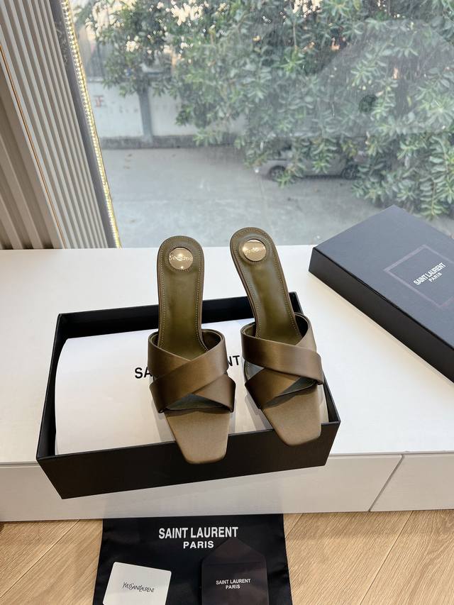 G288顶级品质Saint Laurent 圣罗兰Lee金属钻链条尖头高跟鞋Ysl姐姐的美丽尤物高跟鞋 又是人间圣罗兰 Rose同款的高跟鞋化很好修饰脚型，奢华