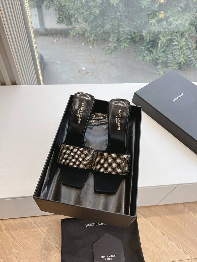 G988顶级品质Saint Laurent 圣罗兰坡跟鱼嘴凉鞋Lee金属钻链条尖头高跟鞋Ysl姐姐的美丽尤物高跟鞋 又是人间圣罗兰 Rose同款的高跟鞋化很好修