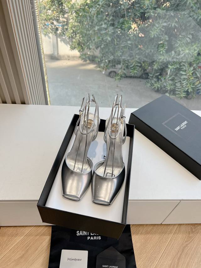 G288顶级品质Saint Laurent 圣罗兰细跟坡跟鱼嘴凉鞋Lee金属钻链条尖头高跟鞋Ysl姐姐的美丽尤物高跟鞋 又是人间圣罗兰 Rose同款的高跟鞋化很