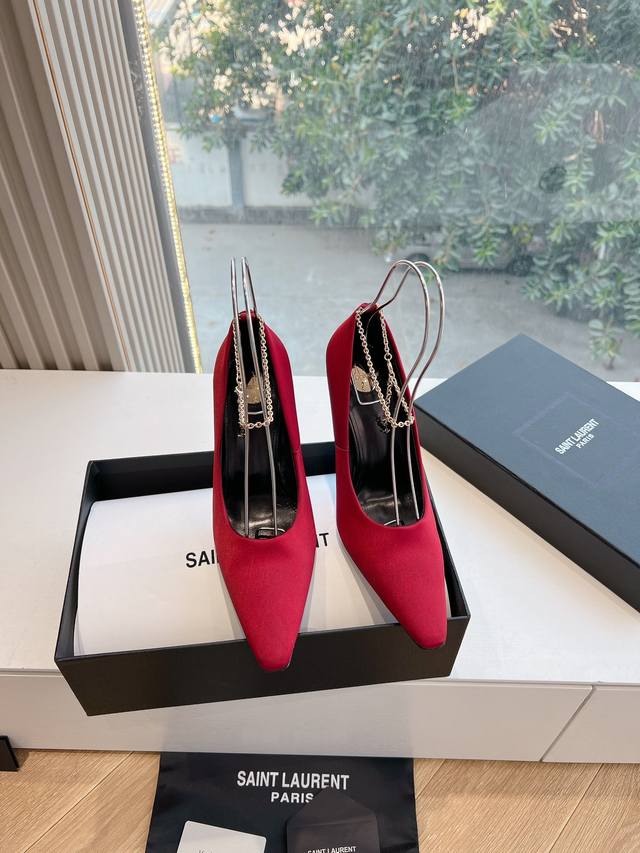 G988顶级品质Saint Laurent 圣罗兰Lee金属钻链条尖头高跟鞋Ysl姐姐的美丽尤物高跟鞋 又是人间圣罗兰 Rose同款的高跟鞋化很好修饰脚型，奢华