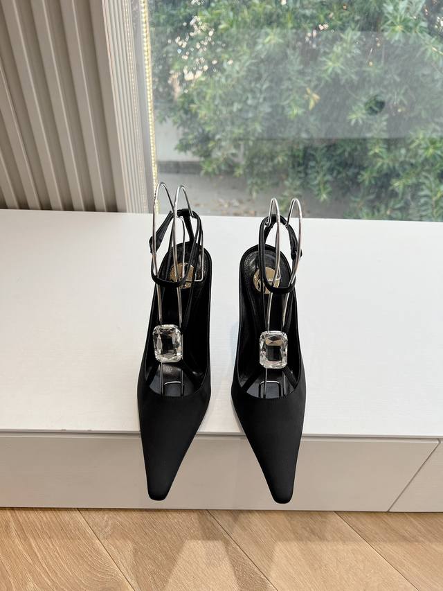 G085春季2025新款顶级品质Saint Laurent 圣罗兰Lee宝石高跟性感单鞋 Ysl姐姐的美丽尤物高跟鞋 又是人间圣罗兰 Rose同款的小方头 高跟