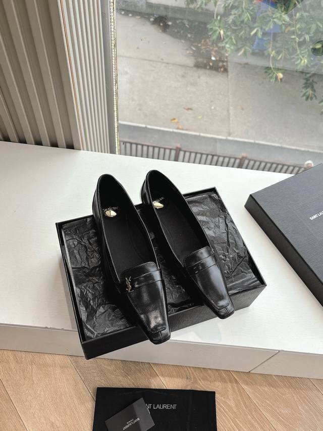G303顶级品质Saint Laurent 圣罗兰玛丽珍乐福鞋Lee金属高跟鞋Ysl姐姐的美丽尤物高跟鞋 又是人间圣罗兰 Rose同款的高跟鞋化很好修饰脚型，奢