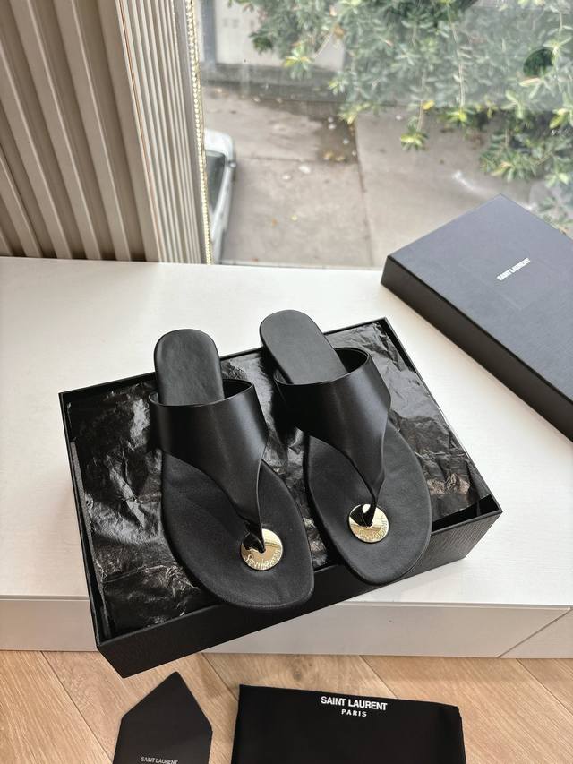 G988顶级品质Saint Laurent 圣罗兰夹脚拖鞋凉鞋坡跟鱼嘴凉鞋Lee金属钻链条尖头高跟鞋Ysl姐姐的美丽尤物高跟鞋 又是人间圣罗兰 Rose同款的高