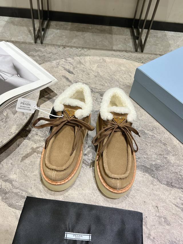 Parda# 普拉达秋冬新款△三角标厚底靴 系带雪地靴 双色擦色牛绒真羊羔毛 真皮沿条 双色Tpu大底 Size：35-39 40 41定做不退换