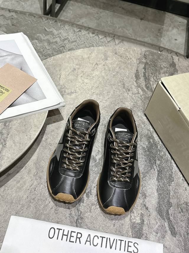 Ggdb Golden Goos 25Ss 小脏鞋 德训鞋 Ggdb经典情侣款小脏鞋 火红程度上怼小白鞋，下踩各类小脏鞋！ 明星私服上脚示范 ×就是这么百搭 ！