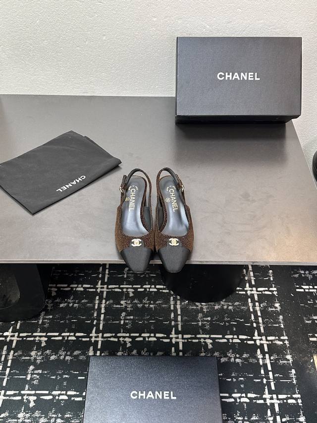 2025★★★★★ 众多明星网红上脚，国内外博主刷爆的一个百搭系列，春夏衣橱搭配必备 凉鞋首选.钻石扣 鞋面：羊皮 内里: 进口水晶羊皮内里 大底：原版开模定制