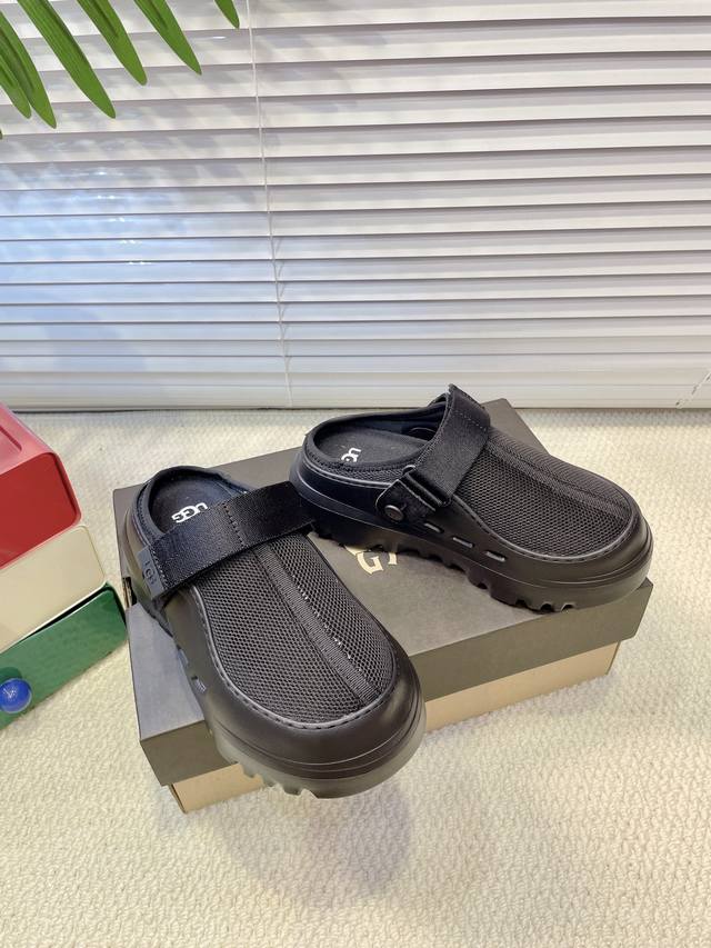 Ugg2025Ss官网最新，推出的炫金款半包厚底拖鞋 Hanni同款厚底太爱了，又特别轻便好穿，搭配袜子有种甜度超标少女感 多巴胺色系，魔术贴设计，更贴合脚背，