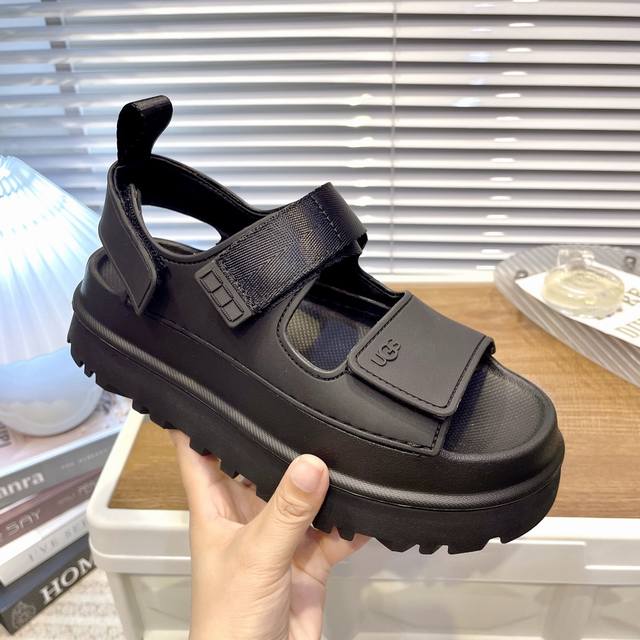 黑色 Ugg官网夏季最新款 Ugg推出的炫金魔术贴厚底凉鞋款 炫金凉鞋，多巴胺色系，绑带设计 更贴合脚背 活力感拉满，真嘟超级少女~一眼沦陷，Eva大底，脚感软