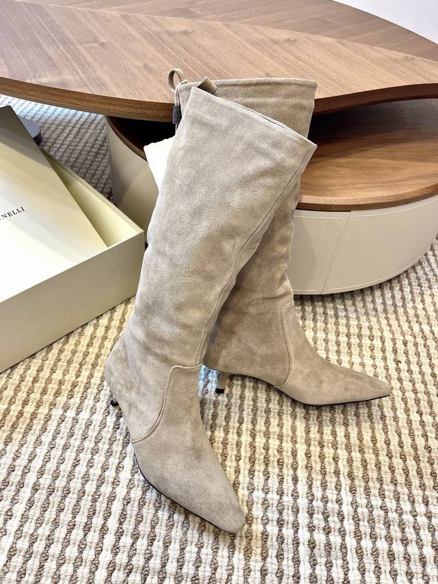 Brunello Cucinell布鲁奈罗库奇内利 珠条复古尖头高跟长靴 高级简约而不简单，显瘦气质自带随意的洒脱劲儿格调，绝对符合我们大多数人的穿搭理念，简约