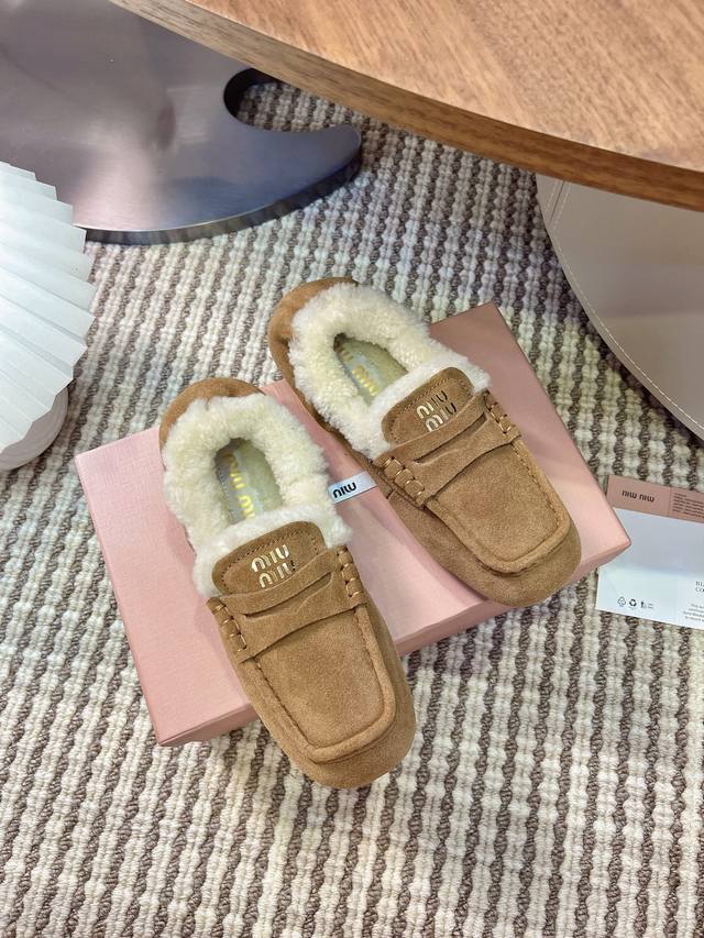 Miu Miu 2025秋冬新款 羊羔毛乐福鞋 原版1:1开发秒杀市场一切版本欧美名媛明星、网红的大爱款 欧洲进口A级羊毛 与原版一致满鞋全部采用100%纯羊毛