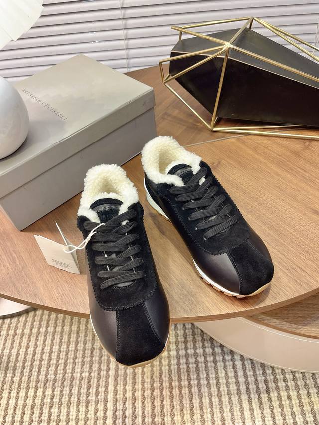 国内外最流行的，四季休闲运动鞋。Bc雪地靴买回十多套原版，历经半年多的开发，匠心制作，每道工序都有专人验货，生产出了高品质的鞋大底1比1开模，所有材料，面料头层