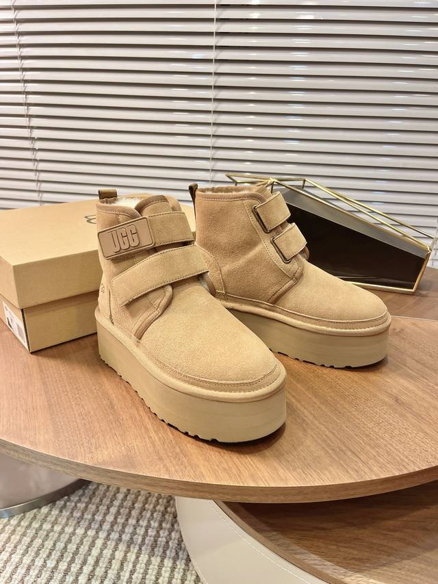 Ugg厚底双魔术贴雪地靴 Ugg 秋冬新款魔术贴女士雪地靴子厚底经典休闲舒适短筒亮色雪地靴 型号：1130554 颜色：栗色、黑色 尺码：35-40标准