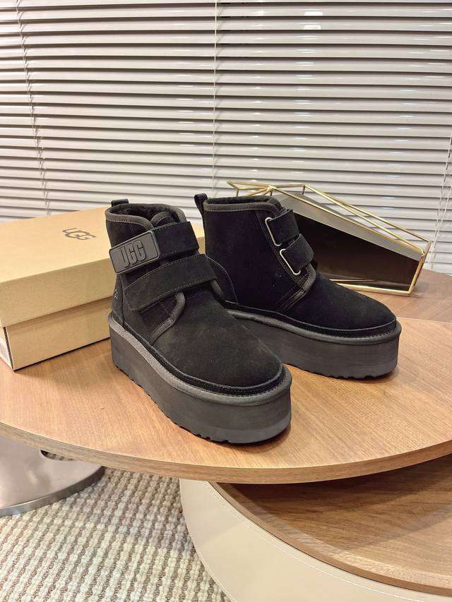 Ugg厚底双魔术贴雪地靴 Ugg 秋冬新款魔术贴女士雪地靴子厚底经典休闲舒适短筒亮色雪地靴 型号：1130554 颜色：栗色、黑色 尺码：35-40