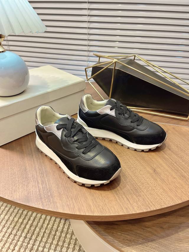 Brunello Cucinelli 布鲁内诺库奇内利新款休闲运动鞋 匠心制作，每道工序都有专人验货，生产出了高品质的鞋大底1比1开模，所有材料，面料羊筋，进口