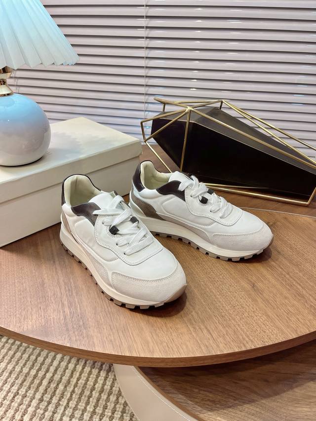 Brunello Cucinelli 布鲁内诺库奇内利新款休闲运动鞋 匠心制作，每道工序都有专人验货，生产出了高品质的鞋大底1比1开模，所有材料，面料羊筋，进口