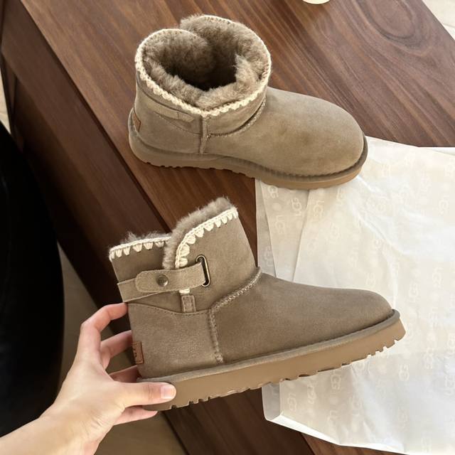 Ugg 新款毛线编织 侧皮条扣 A级羊皮毛一体 +重工民族风手工衍边 简单百搭 旁边的侧皮条可拉开 柔软轻翼高弹大底 Size： 35-40