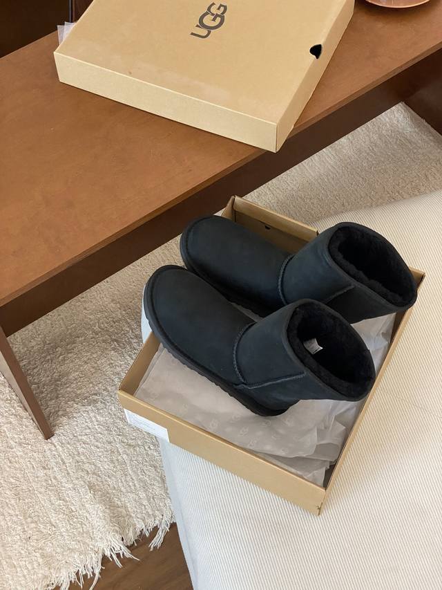 Ugg基本款中筒 羊皮毛一体雪地靴 黑色，灰色，栗色 35-40