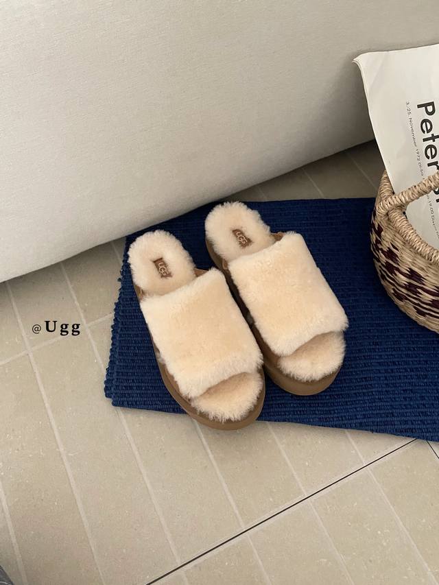 巴约娜拖鞋 Ugg 新款拖鞋已上线 Ugg羊毛拖丨舒适感太绝 这波毛毛拖直接拿捏松弛感 翻毛皮＋软Fufu 羊毛毛 踩云朵既视感 居家慵懒、出街搭卫衣 Legg
