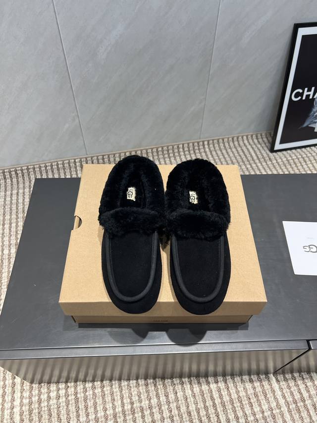 Ugg秋冬爆款松糕厚底休闲毛鞋系列 圆头平底毛鞋 一款不会撞衫的鞋子、简约的隔板设计上斑点的大底、鞋面真丝卷毛、秋冬季必备款、无论什么裤子裙子都能驾驭、上脚非常