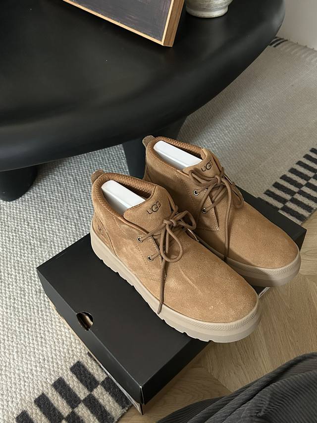 简介复古的款式 休闲百搭舒适且防滑效果好。牛皮材质有颜又有料。 不冻脚过冬，必须要安排上！ 颜色：栗色、羚羊棕、黑色！码数：39-44码！