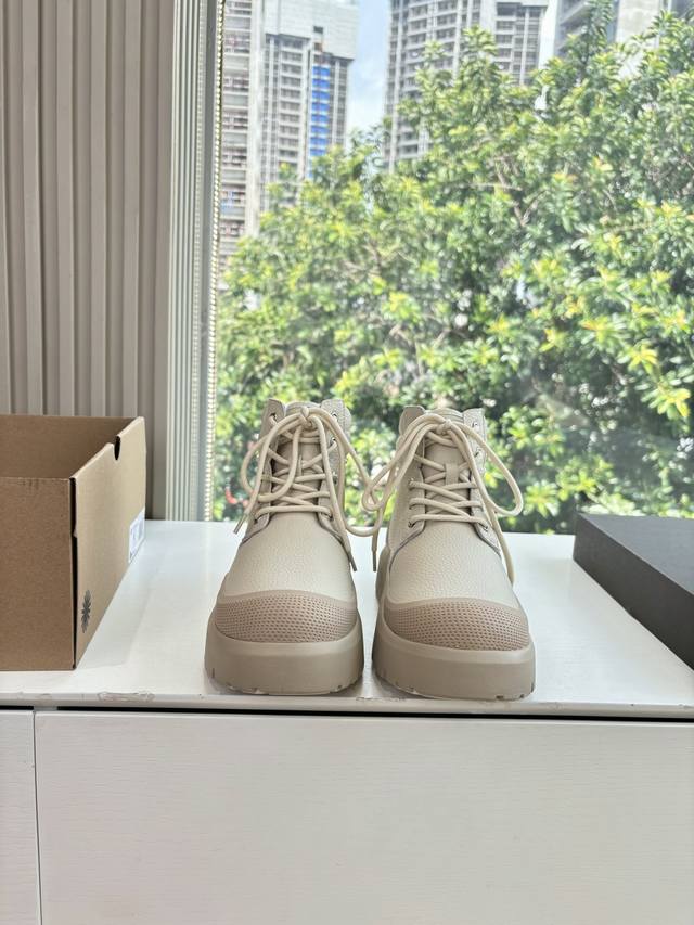 男款+10 情侣系列Ugg顶级品质G026所见即所得Ugg秋冬新款包头拖鞋棉鞋厚底休闲鞋作为的领军品牌，这双新款同样延续了其一贯的舒适理念，穿在脚上轻盈自在，仿