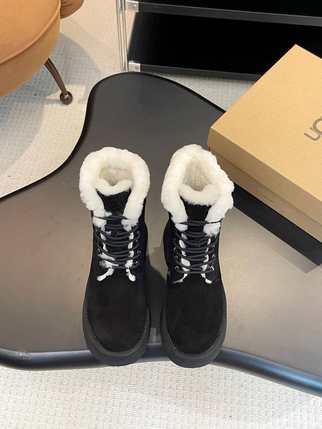 冬季人手必备单品，搭配系数也是百分百 炸好看 1鞋面：优质牛反绒 2内里：澳洲进口羊皮毛一体内里选用澳洲羊羔毛 3大底：轻便发泡+橡胶防滑 35一40 4经典.